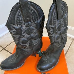 Women’s cowboy boots